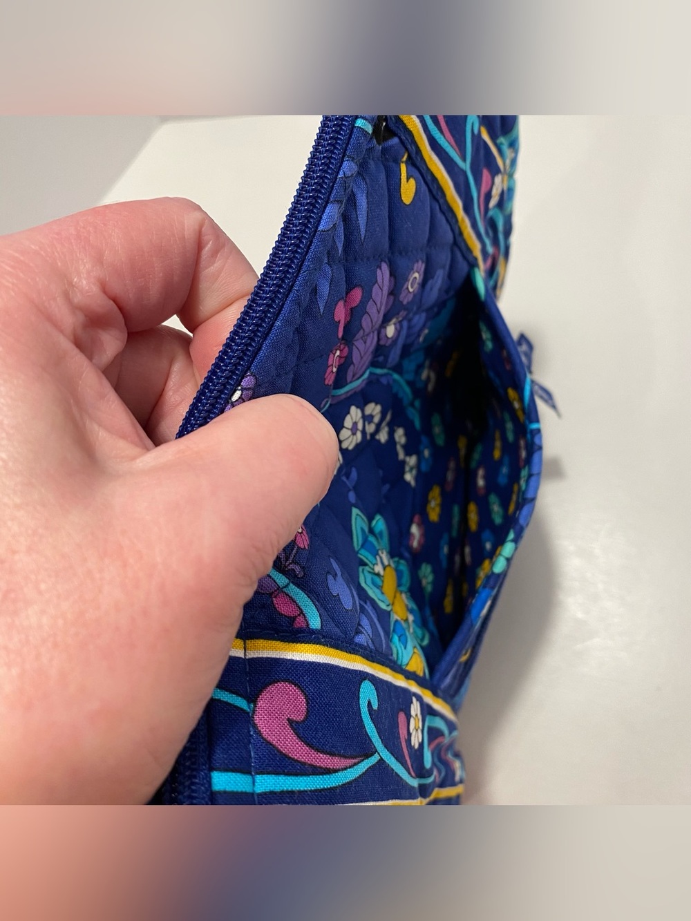 Vera Bradley x Disney Hipster Blue Minnie Mouse Floral Crossbody NWT. RARE - Picture 4 of 8